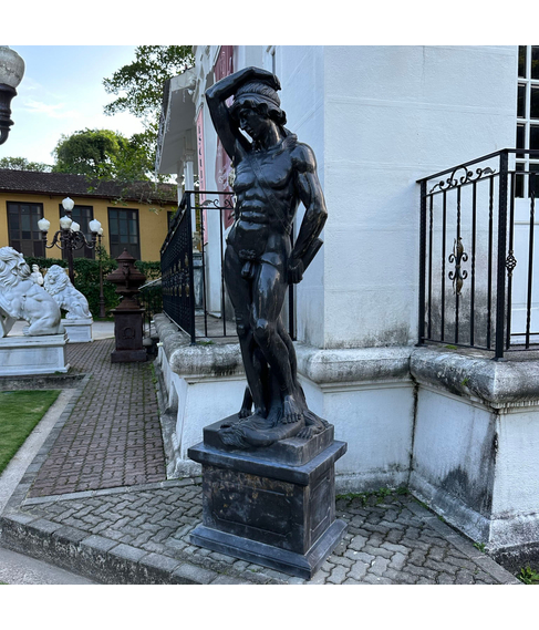imagem de Escultura em Mrmore Preto Apollo Vencendo 230cm - EMP561